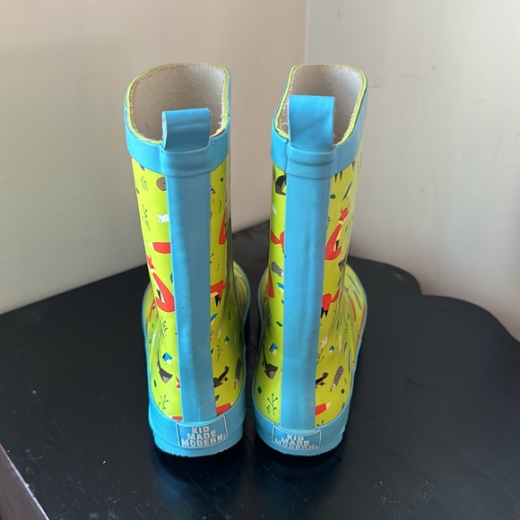 Kid Modern Made Kids Rain Boots. Kids Size Large - Picture 8 of 9
